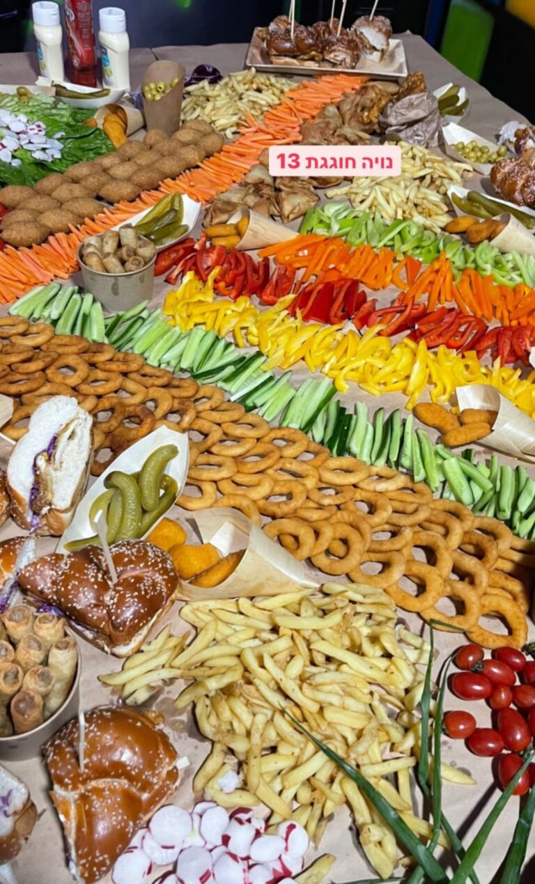 הצצה לשולחן אוכל מושלם שהזמינו הלקוחות של מסתורי בראשון לציון